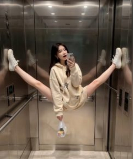 AI生成电梯一字马美女制作教程，条条流量上万，别再在外面被割韭菜了，全流程实操-易得个人分享